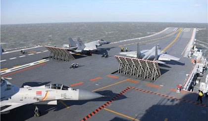 Máy bay chiến đấu trên tàu sân bay Liêu Ninh. Nguồn: China Daily