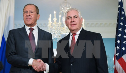 Ngoại trưởng Mỹ Rex Tillerson (phải) và Ngoại trưởng Nga Sergei Lavrov (trái) trong cuộc gặp ở Washington, Mỹ ngày 11-5. Nguồn: AFP/TTXVN