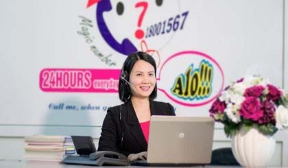 A counsellor operating the hotline: 18001567. (Credit: JICA)