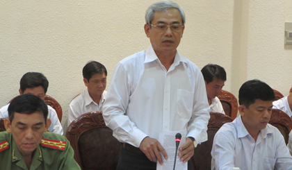 Ông Hà Thanh Hữu, Chủ tịch UBND TX. Cai Lậy giải trình khiếu nại của người dân tại các buổi tiếp xúc, đối thoại. 