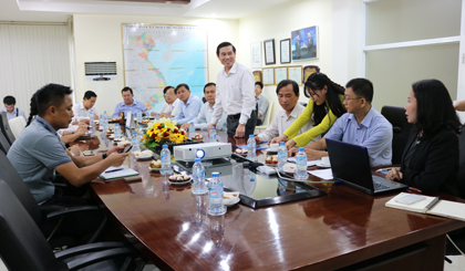Ông Lê Văn Hưởng, Chủ tịch UBND tỉnh làm việc với Công ty TNHH Royal Foods