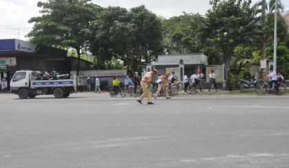 Hiện trường vụ tai nạn giao thông trên Quốc lộ 1A thuộc địa bàn huyện Cái Bè.