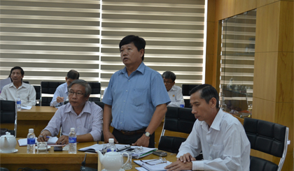 Ông Trần Vĩnh Hưng, giám đốc Sở Lao động Thương binh và Xã hội phát biểu về việc thực hiện công tác giảm nghèo trên địa bàn tỉnh