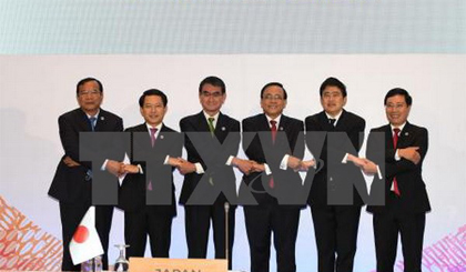 Phó Thủ tướng, Bộ trưởng Ngoại giao Phạm Bình Minh (phải) tại Hội nghị Bộ trưởng Hợp tác Mekong-Nhật Bản ở Manila ngày 6-8. Nguồn: Kyodo/TTXVN