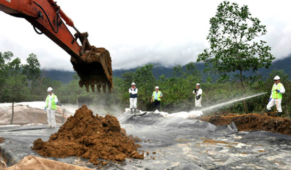 Xử lý thử nghiệm đất ô nhiễm Dioxin tại sân bay A Sho (huyện A Lưới, tỉnh Thừa Thiên Huế). Ảnh: VACNE