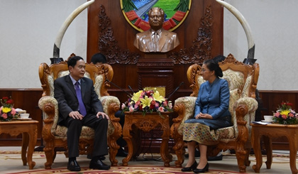 VFF President Tran Thanh Man and Lao NA Chairwoman Pany Yathotou