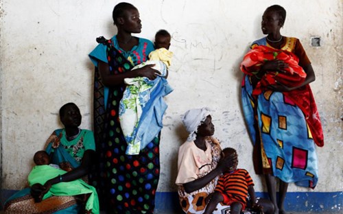 Người dân tại Nam Sudan chờ đợi cứu trợ của cộng đồng quốc tế. Nguồn: Reuters