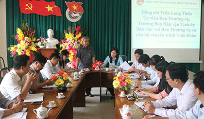 Ông Trần Long Thôn phát biểu tại buổi làm việc.