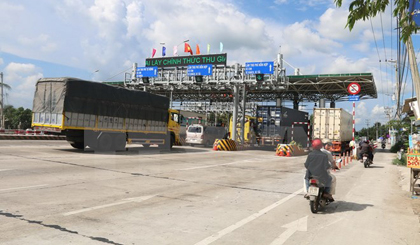  the Cai Lay toll station on National Highway 1 in Tien Giang province. Photo: Huu Nghi