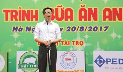 Deputy Prime Minister Vu Duc Dam speaking at the launching ceremony (Photo: VNA)