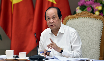 Minister and Chairman of the Government Office Mai Tien Dung speaks at the working session