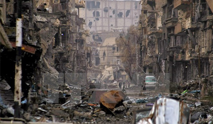 Cảnh đổ nát tại Deir al-Zor, Syria sau các cuộc không kích. Nguồn: Reuters/TTXVN