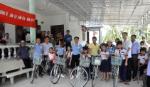 100 poor studious students in Cho Gao district presented bicycles