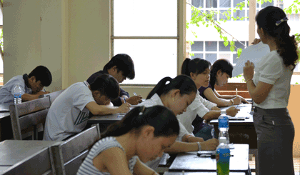 Nhà giáo, xin đừng tự hạ thấp vị thế!