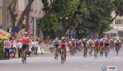 The first stage of the VTV International Cycling Tournament in Hanoi on September 2 (Photo: vtv.vn)