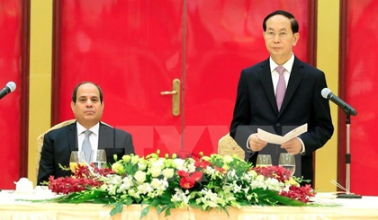 President Tran Dai Quang (standing) speaks at the banquet (Source: VNA)