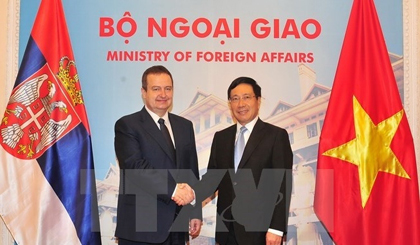 Vietnamese Deputy Prime Minister and Foreign Minister Pham Binh Minh (R) and his Serbian counterpart, Ivica Dacic (Source: VNA)