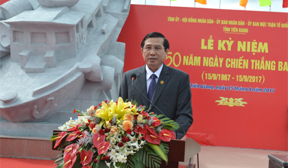 ông Lê Văn Hưởng, Phó Bí thư Tỉnh ủy, Chủ tịch UBND tỉnh đã đọc diễn văn ôn lại truyền thống cách mạng 