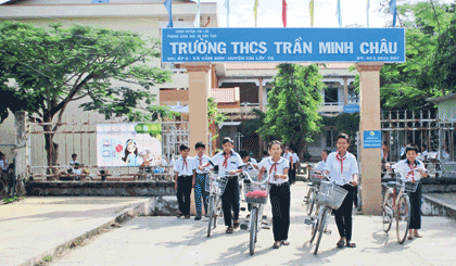 Trường THCS Trần Minh Châu (tọa lạc ấp 4, xã Cẩm Sơn). 