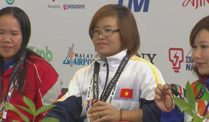 Swimmer Vi Thi Hang wins the first gold medal for Vietnam at the ASEAN Para Games 2017.