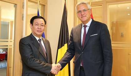 Deputy PM Vuong Dinh Hue (L) and Belgian Deputy PM and Minister for Employment, Economy and Consumer Affairs Kris Peeters (Source: VGP)