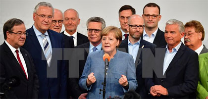 Lãnh đạo CDU, đương kim Thủ tướng Đức Angela Merkel (giữa) tại buổi lễ sau bầu cử ở Berlin ngày 24-9. Nguồn: AFP/TTXVN