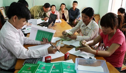 Over 30 million poor households and other welfare beneficiaries have accessed soft loans from the Vietnam Bank for Social Policies (VBSP) as of the end of August 2017. (Photo: VNA)