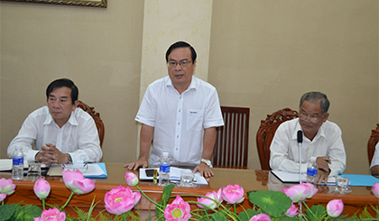 Deputy Chairman of the PPC Pham Anh Tuan speaks at the working session. Photo: T.HOAI