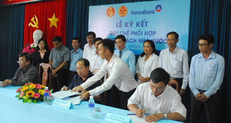 VietinBank chi nhánh Tiền Giang ký kết phối hợp với huyện Gò Công Tây.