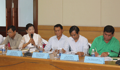 Thành viên đoàn Bộ Kế hoạch Vương quốc Campuchia phát biểu ý kiến.