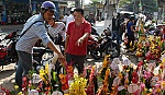 Phong phú quà tặng Ngày Phụ nữ Việt Nam