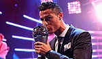 Cristiano Ronaldo giành danh hiệu Cầu thủ xuất sắc nhất năm