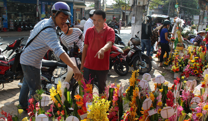 Phong phú quà tặng Ngày Phụ nữ Việt Nam