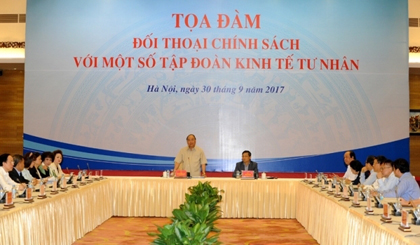 PM Nguyen Xuan Phuc speaks at the event.