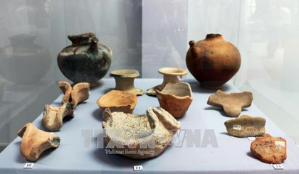 Works on display at the exhibition (Photo: VNA)