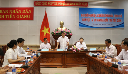 Thứ trưởng Bộ Nội vụ Nguyễn Trọng Thừa, Phó Trưởng Ban Chỉ đạo Cải cách hành chính của Chính phủ phát biểu tại buổi làm việc