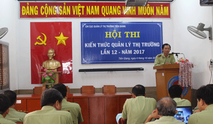 Chi cục trưởng Chi cục QLTT tỉnh Đỗ Văn Phước phát biểu tại hội thi.