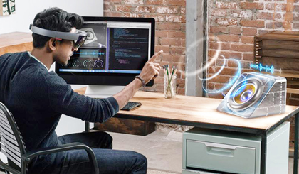 Kính thực tế ảo Microsoft HoloLens là một dạng thiết bị hậu-điện-thoại-thông-minh sớm. Ảnh: Techxplore  