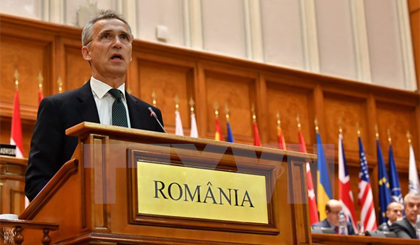 Tổng thư ký NATO Jens Stoltenberg phát biểu tại phiên họp Hội đồng Nghị viện NATO tại thủ đô Bucharest (Romania) ngày 9/10. Nguồn: AFP/TTXVN