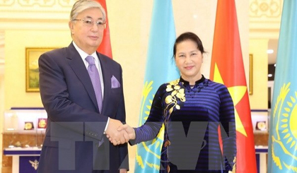 National Assembly Chairwoman Nguyen Thi Kim Ngan (R) and Chairman of the Senate of Kazakhstan Kassym Zhomart Tokayev (Source: VNA)