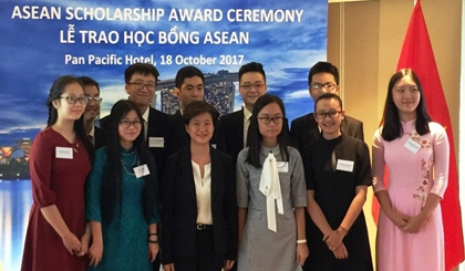 ASEAN scholarship granted to 12 Vietnamese students