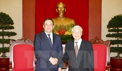 General Secretary of the Communist Party of Vietnam (CPV) Nguyen Phu Trong (R) and Lao Deputy Prime Minister Sonexay Siphandone (Photo: VNA)