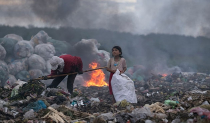The photo titled ‘The hopeful eyes of the girl making a living by rubbish’ by Nguyen Linh Vinh Quoc