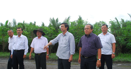 đồng chí Nguyễn Văn Danh chỉ đạo huyện Gò Công Đông chủ động ứng phó khi ATNĐ diễn biến theo hướng xấu.