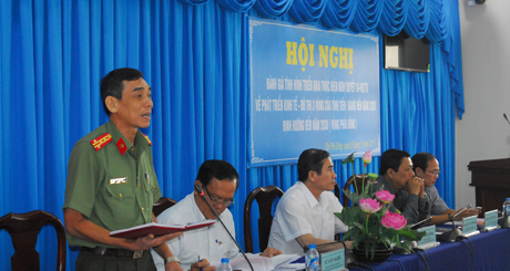 Đồng chí Nguyễn Hữu Trí, Ủy viên Thường vụ Tỉnh ủy, Giám đốc Công an tỉnh phát biểu tại hội nghị.