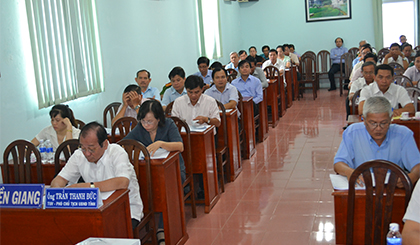 Đồng chí Trần Thanh Đức - Phó Chủ tịch UBND tỉnh phát biểu chỉ đạo hội nghị