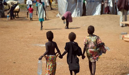 Người dân Nam Sudan phài bỏ nhà cửa đi lánh nạn. Nguồn: capitalfm
