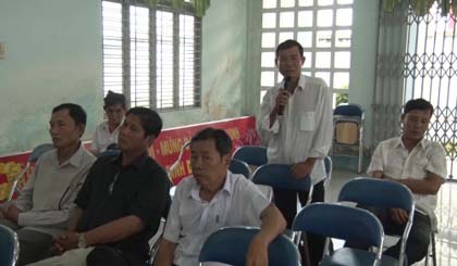 Voter in Tan Trung commune, Go Cong town petitioned for concerned issues. Photo: thtg.vn
