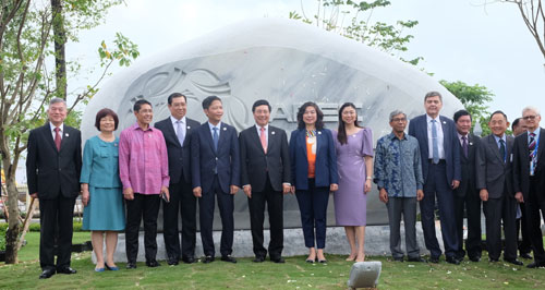 Các đại biểu dự lễ khai trương Công viên APEC Việt Nam 2017. Ảnh: VGP/Lưu Hương