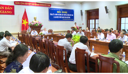 Hội nghị Tổng kết 10 năm thi hành Luật Người Lao động Việt Nam đi làm việc ở nước ngoài theo hợp đồng do UBND tỉnh tổ chức vào sáng ngày 10-11